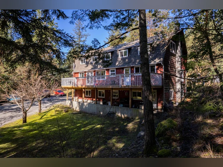 5558 Munn Road, Highlands, BC, V9E 1G8