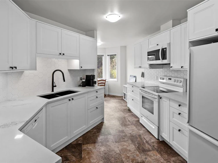 307-3921 Shelbourne Street, Saanich, BC, V8P 4H9 - 4