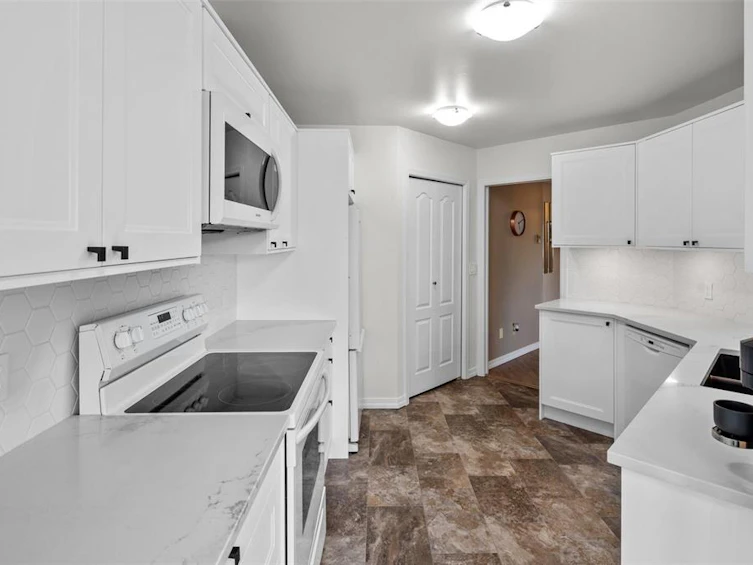 307-3921 Shelbourne Street, Saanich, BC, V8P 4H9 - 5