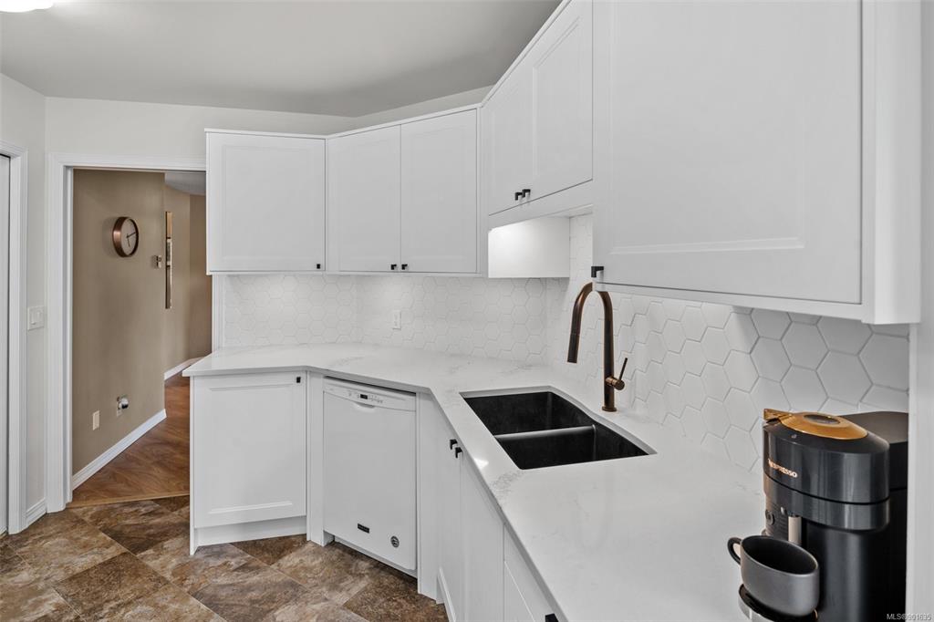 307-3921 Shelbourne Street, Saanich, BC, V8P 4H9 - 6