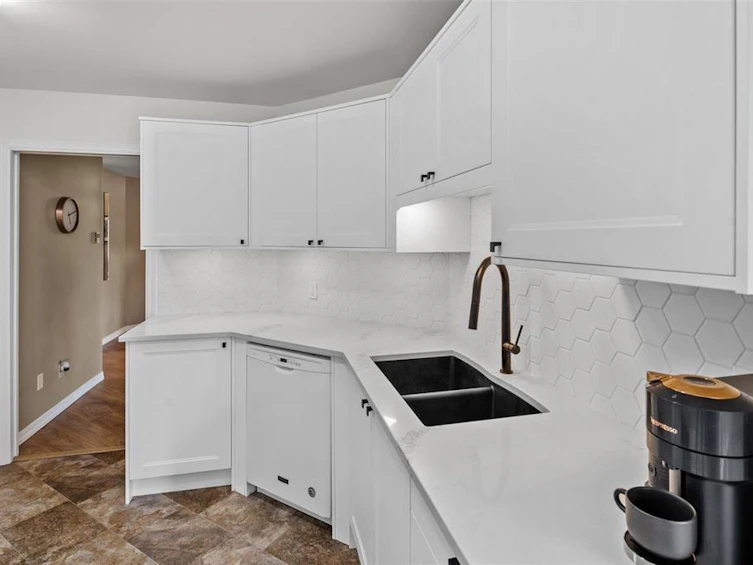 307-3921 Shelbourne Street, Saanich, BC, V8P 4H9 - 6