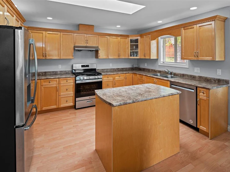 1417 Nev Place, Saanich, BC, V8P 5V6 - 3