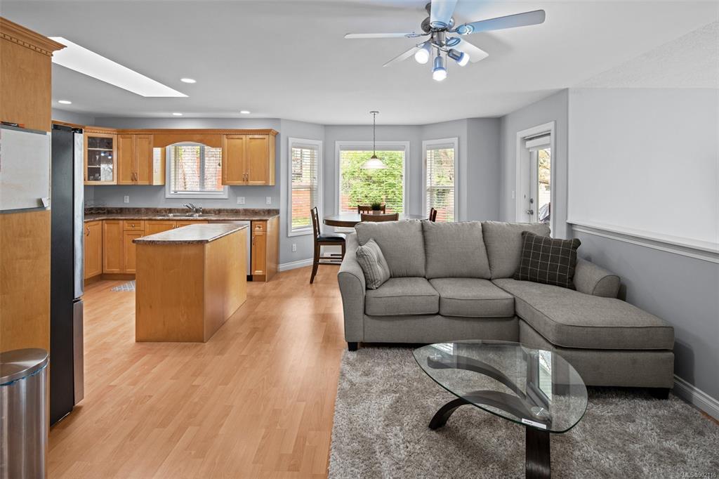 1417 Nev Place, Saanich, BC, V8P 5V6 - 4