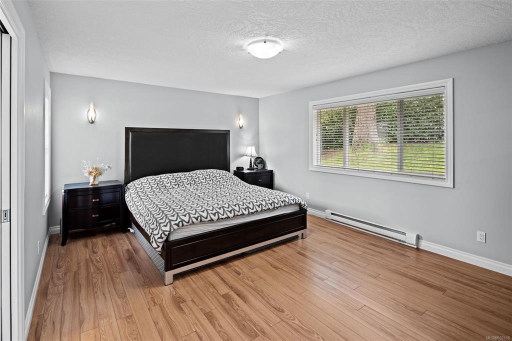 1417 Nev Place, Saanich, BC, V8P 5V6 - 12