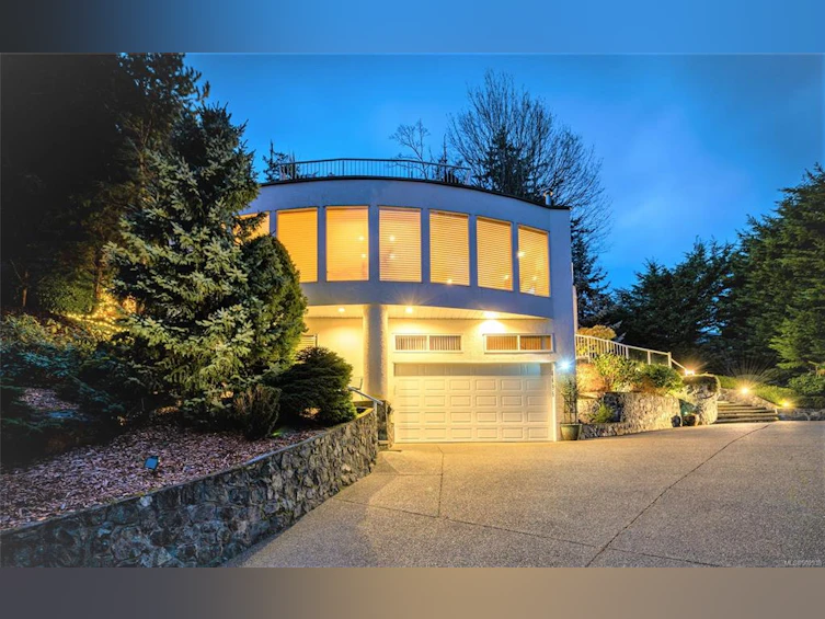 4696 Boulderwood Drive, Saanich, BC, V8Y 2P9