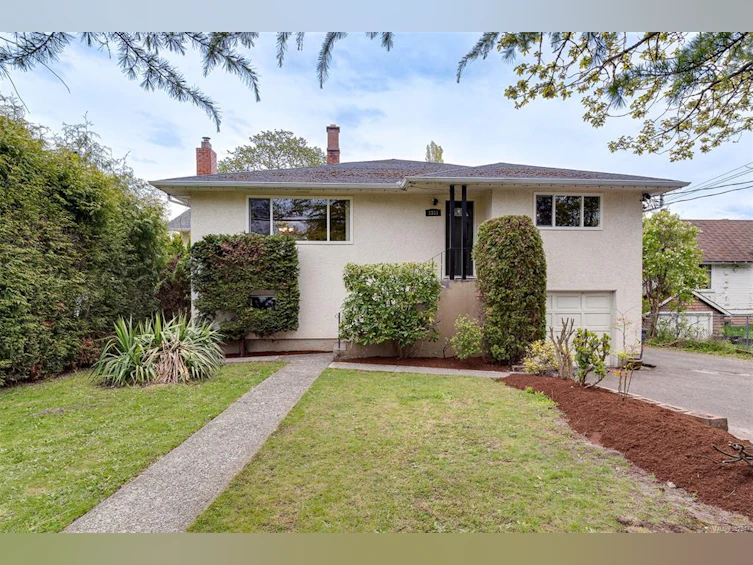 3351 Maplewood Road, Saanich, BC, V8P 3M9