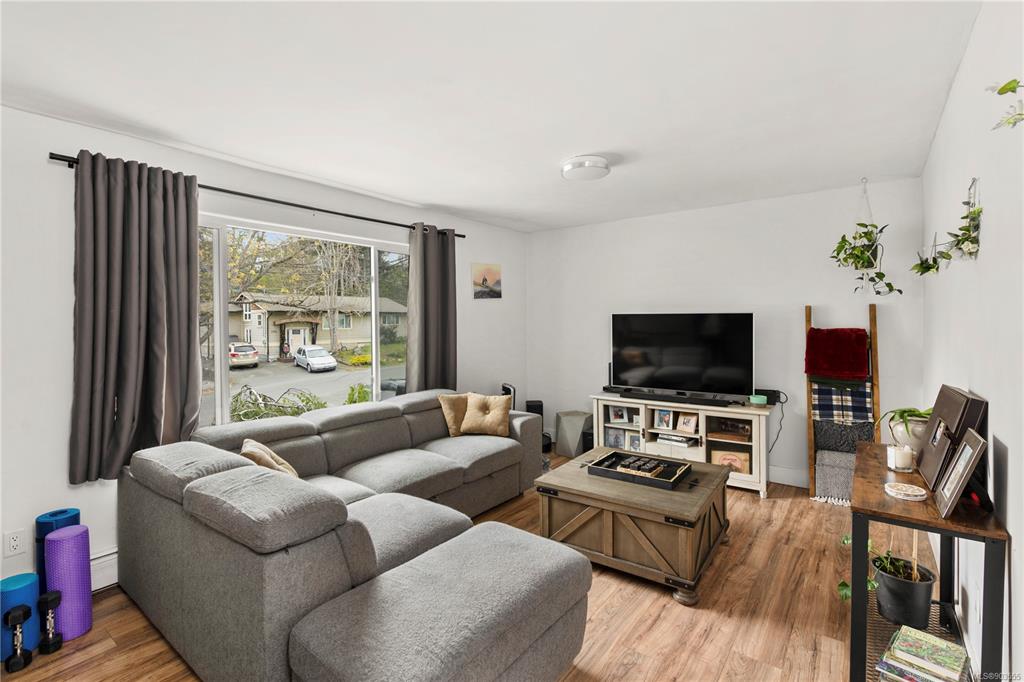 2589 Wentwich Road, Langford, BC, V9B 3N5 - 3