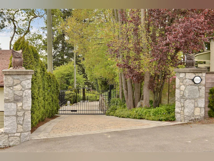3514 Richmond Road, Saanich, BC, V8P 4P8