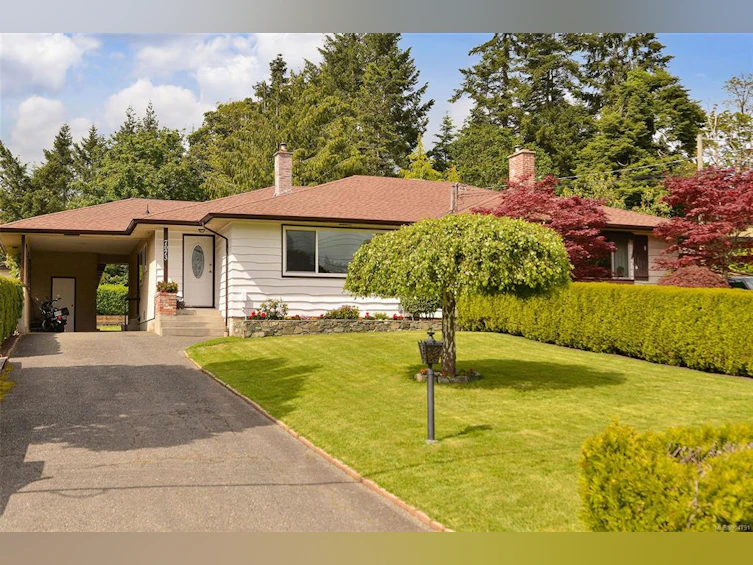 7073 Brentwood Drive, Central Saanich, BC, V8M 1B6