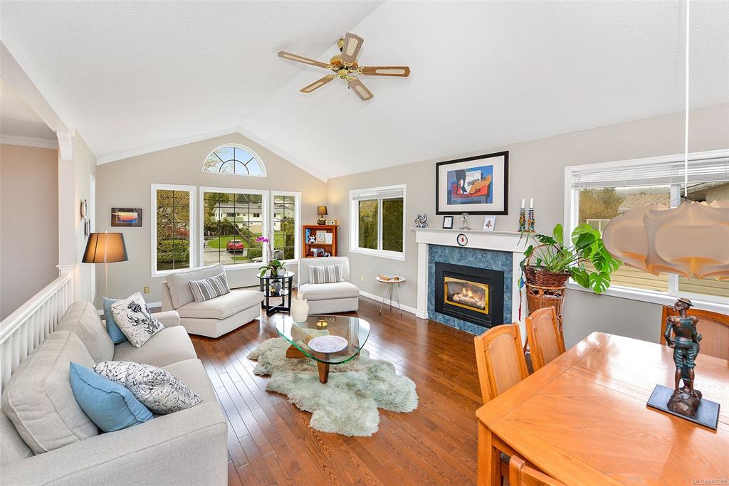 4139 Shelbourne Street, Saanich, BC, V8N 3E8