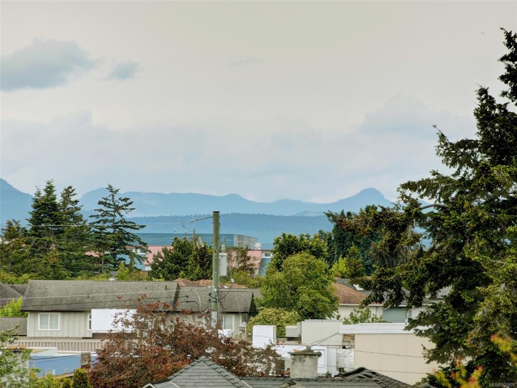 302-2373 Henry Avenue, Sidney, BC, V8L 2B4