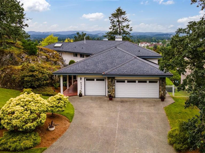4320 Crownwood Lane, Saanich BC V8X 5E4