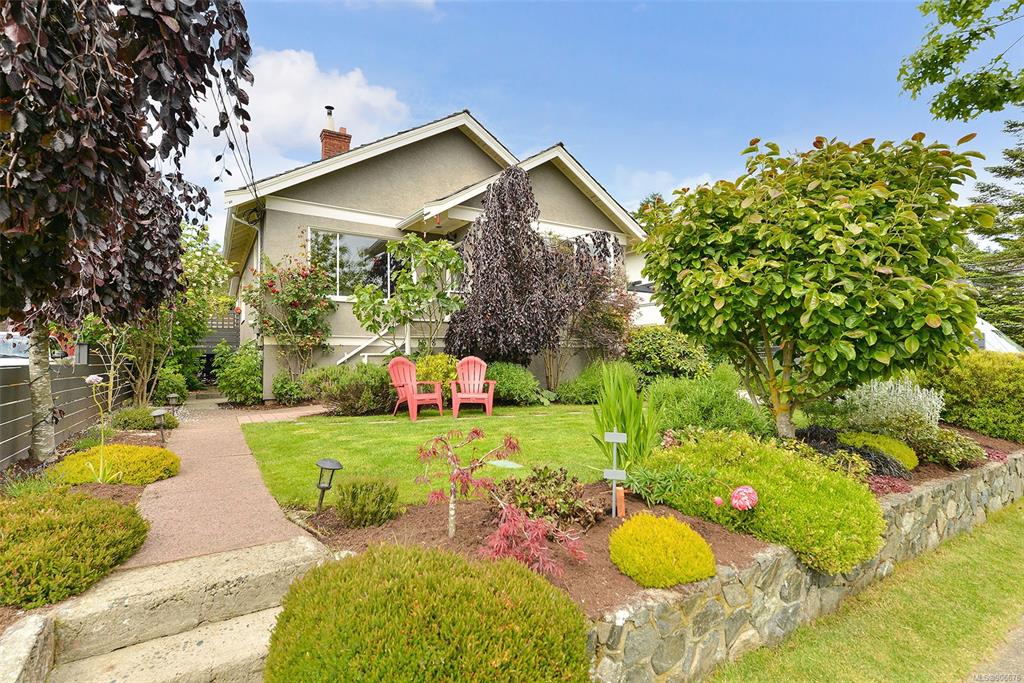 1618 Pinewood Avenue, Victoria, BC, V8S 1K7