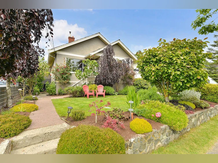 1618 Pinewood Avenue, Victoria, BC, V8S 1K7