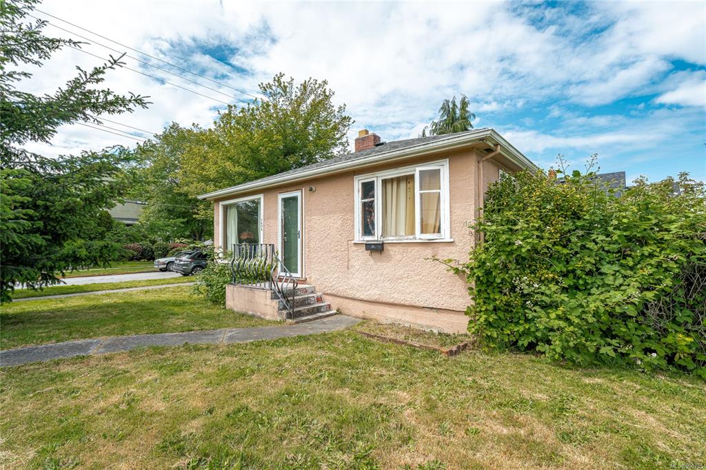 1656 Myrtle Avenue, Victoria, BC, V8R 3A3