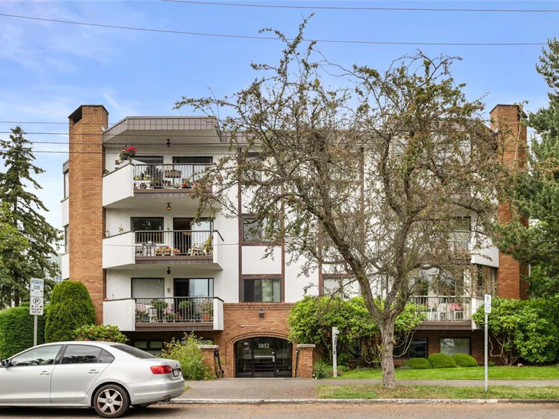 302 - 1052 Rockland Avenue, Victoria BC V8V 3H5