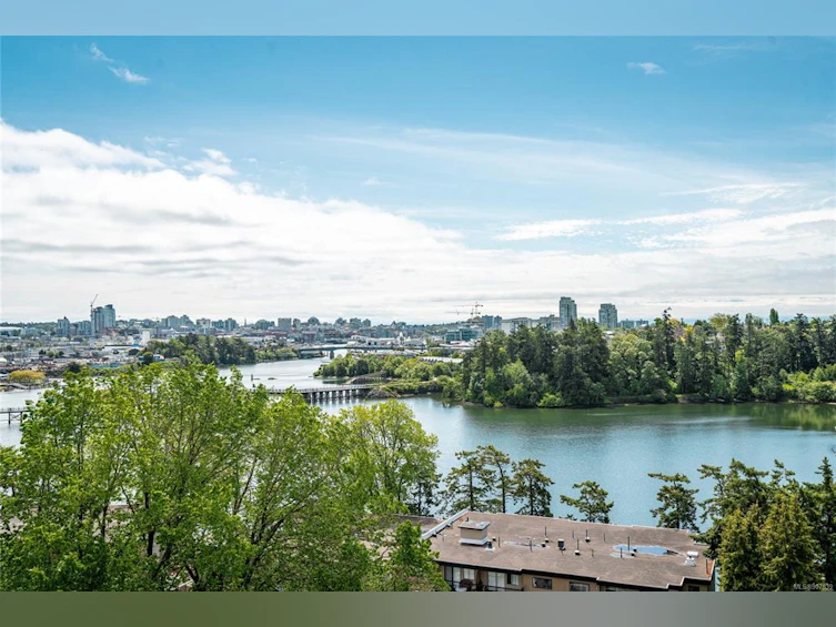 PH3-103 E Gorge Road, Victoria, BC, V9A 6Z2