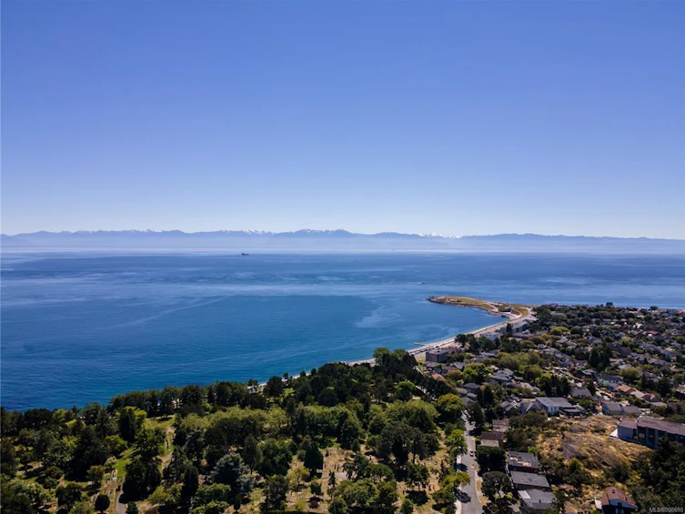 1455 Clifford Street, Victoria, BC, V8S 1M1 - 3