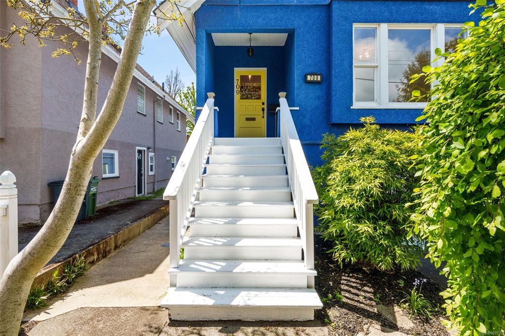 709 Connaught Road, Victoria, BC, V9A 2Z1 - 2
