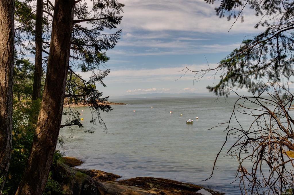 275 Porter Road, Mayne Island, BC, V0N 2J1