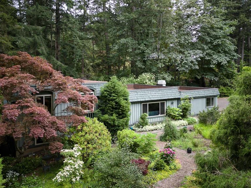 947 Carolwood Drive, Saanich BC V8X 3T9