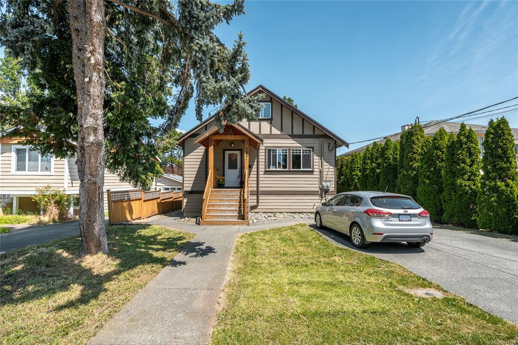 167 Little Eldon Place, Saanich, BC, V8Z 1E2