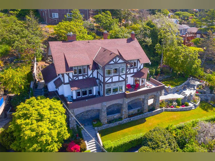 1926 Crescent Road, Oak Bay, BC, V8S 2H1