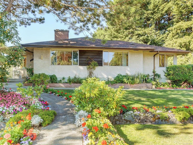 613 W Burnside Road, Saanich BC V8Z 1M7