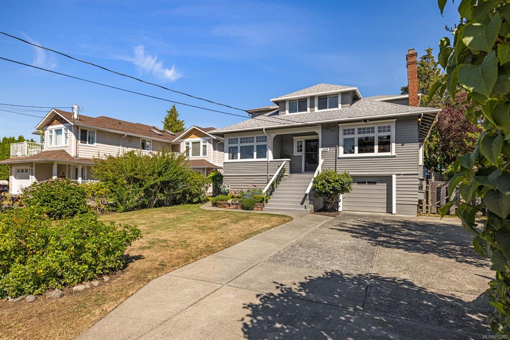 469 Admirals Road, Esquimalt, BC, V8Z 2S2