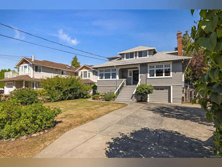 469 Admirals Road, Esquimalt, BC, V8Z 2S2