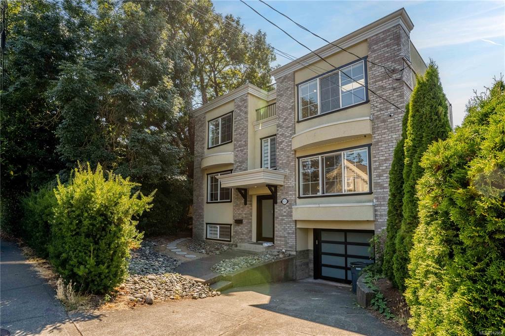 611 Niagara Street, Victoria, BC, V8V 1J1