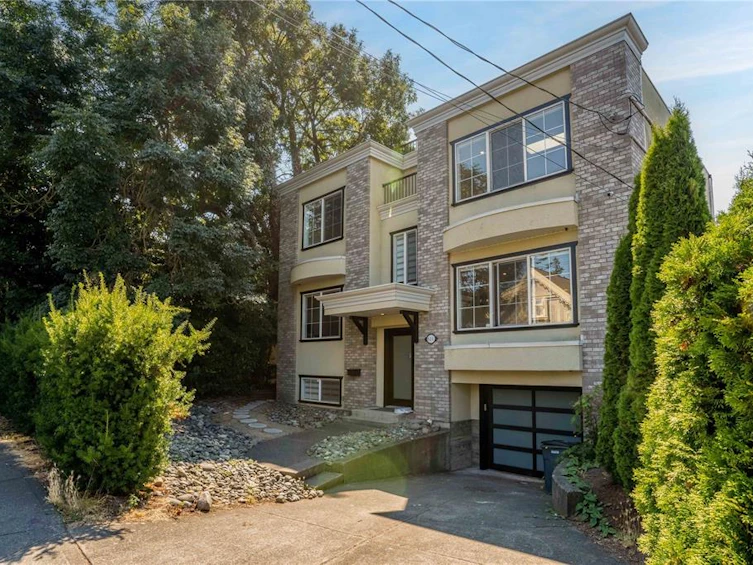 611 Niagara Street, Victoria, BC, V8V 1J1