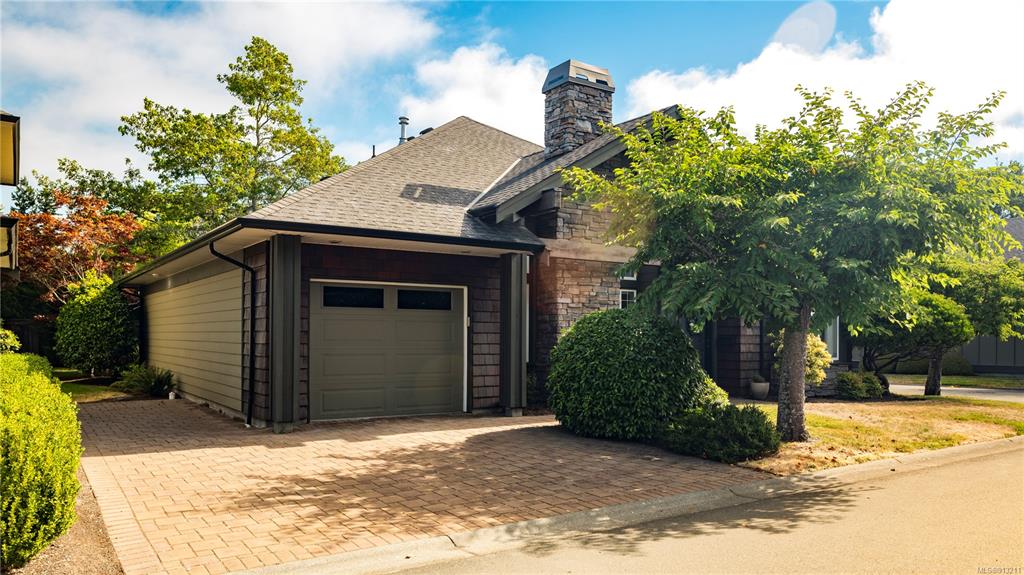 18-2229 Graduation Place, Saanich, BC, V8N 6W3 - 2