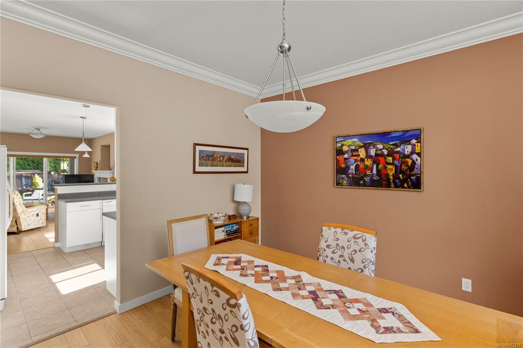 18-2229 Graduation Place, Saanich, BC, V8N 6W3 - 8