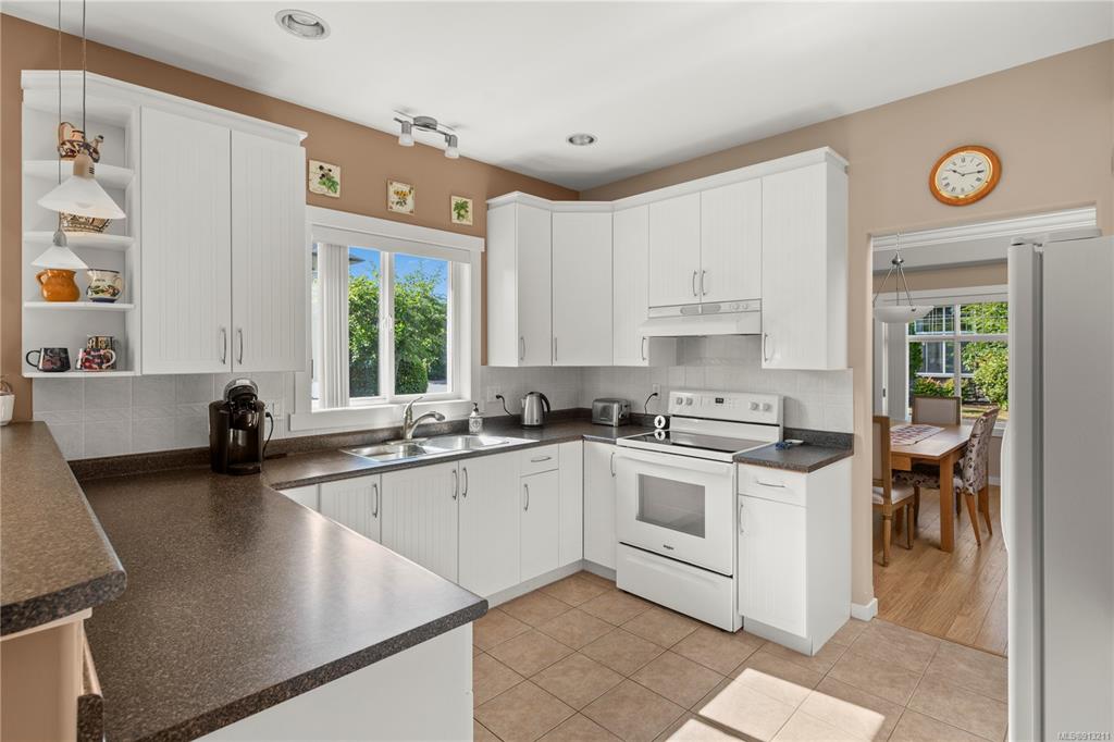 18-2229 Graduation Place, Saanich, BC, V8N 6W3 - 9