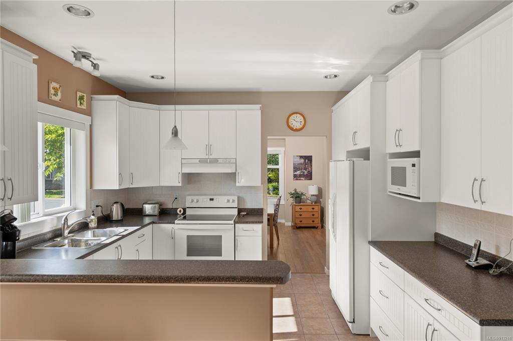 18-2229 Graduation Place, Saanich, BC, V8N 6W3 - 10
