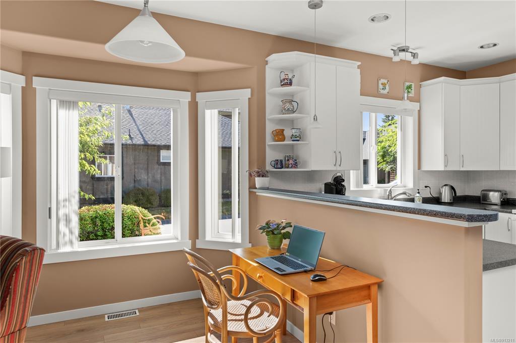 18-2229 Graduation Place, Saanich, BC, V8N 6W3 - 11