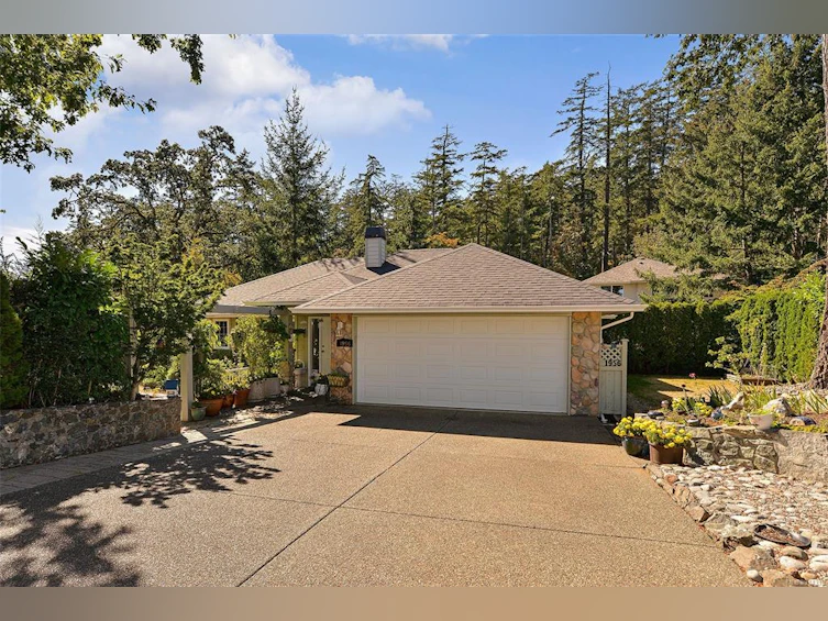 1956 Valley View Place, View Royal, BC, V9B 6H8