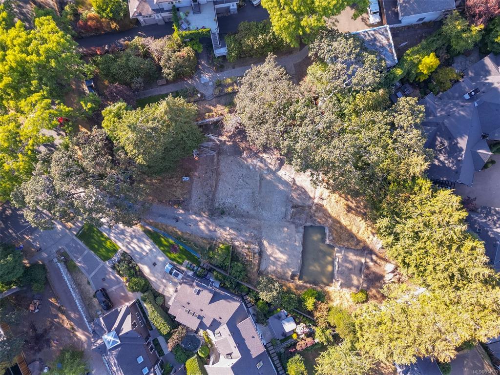 1035 Joan Crescent, Victoria, BC, V8S 3L3
