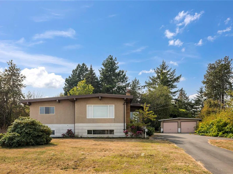 8680 Lochside Drive, North Saanich BC V8L 1M7