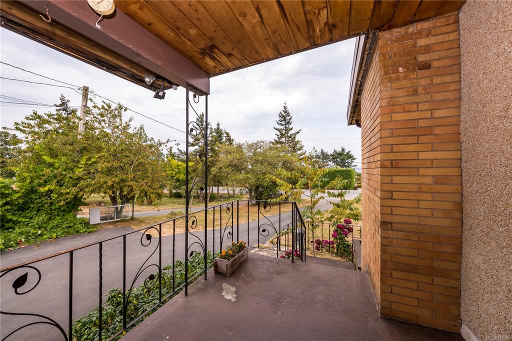 8680 Lochside Drive, North Saanich, BC, V8L 1M7 - 6