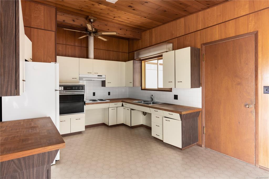8680 Lochside Drive, North Saanich, BC, V8L 1M7 - 9