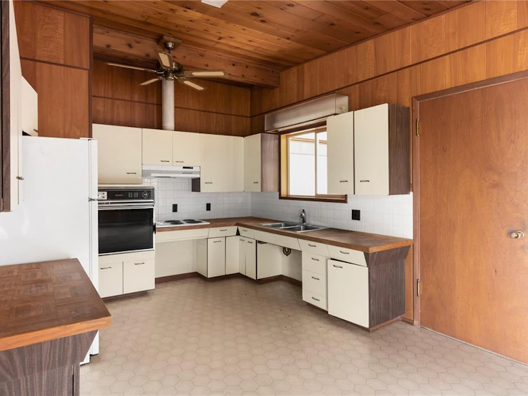 8680 Lochside Drive, North Saanich, BC, V8L 1M7 - 9