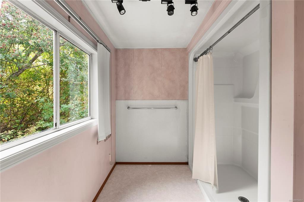 8680 Lochside Drive, North Saanich, BC, V8L 1M7 - 13
