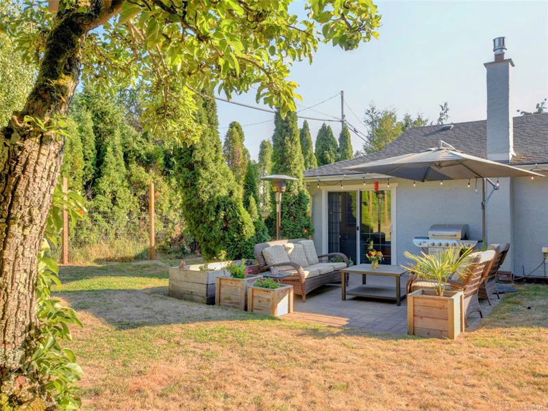 101 Cadillac Avenue, Saanich BC V8Z 1T7