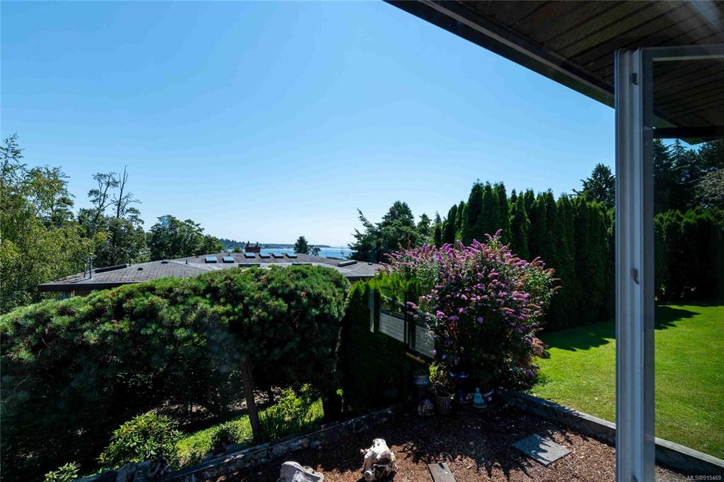 3772 Mystic Lane, Saanich, BC, V8P 5E8