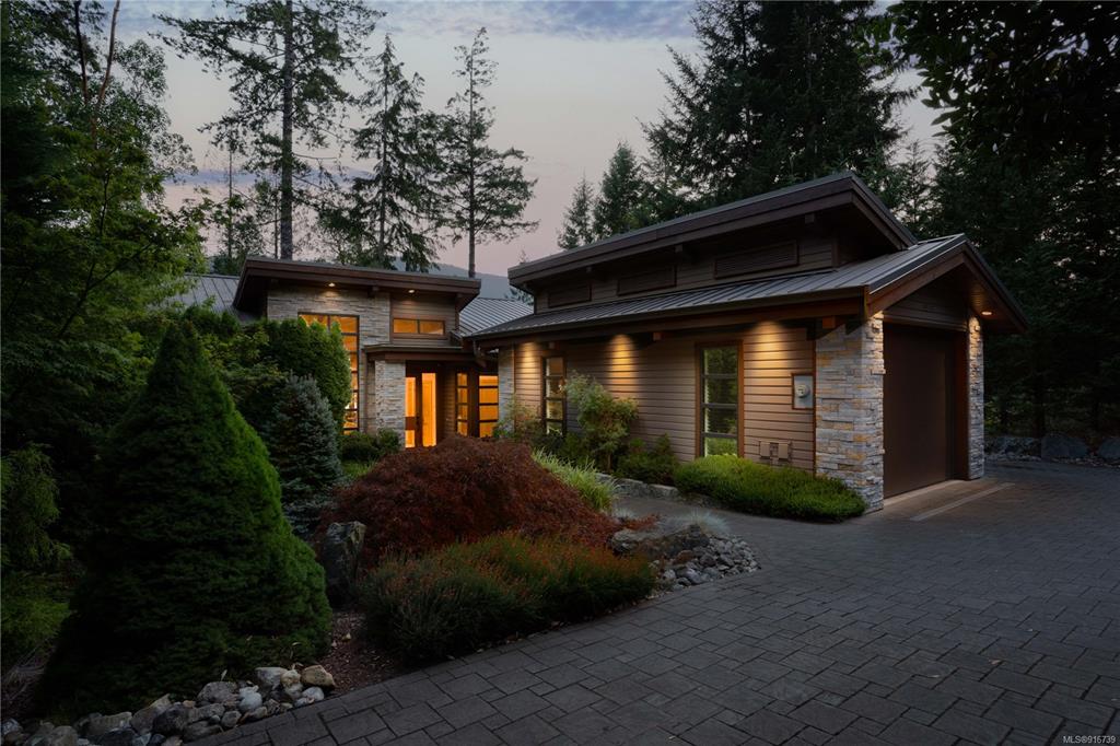 9558 Creekside Drive, Lake Cowichan, BC, V0R 3E1 - 3