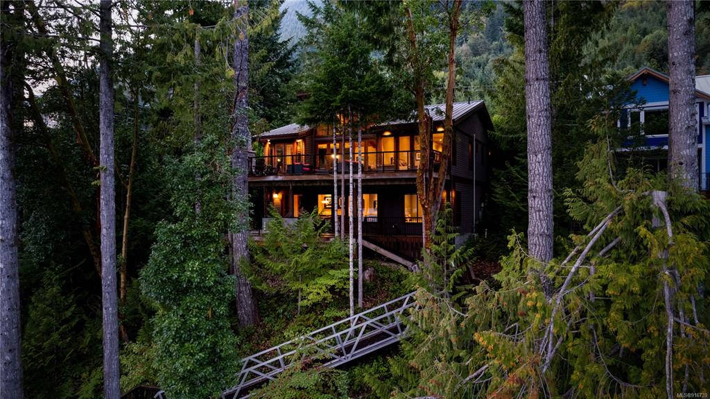 9558 Creekside Drive, Lake Cowichan, BC, V0R 3E1 - 5