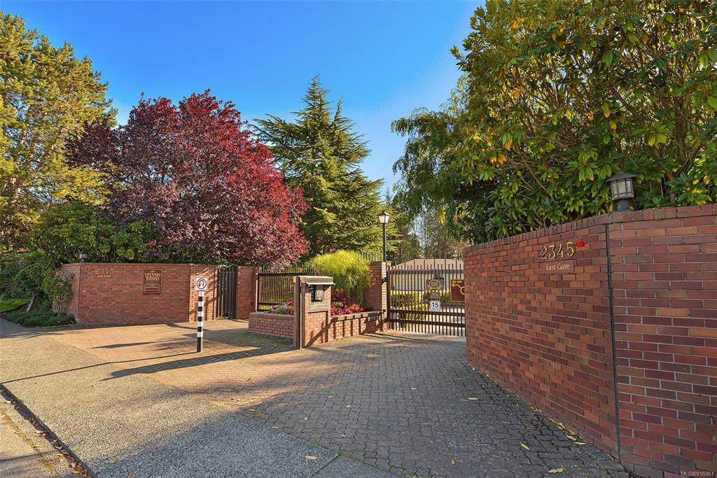 115-2345 Cedar Hill Cross Road, Oak Bay, BC, V8P 5M8