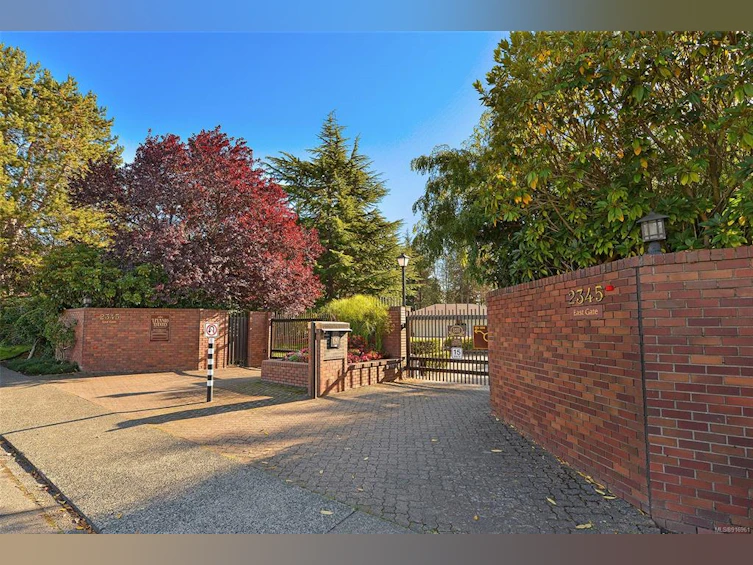 115-2345 Cedar Hill Cross Road, Oak Bay, BC, V8P 5M8